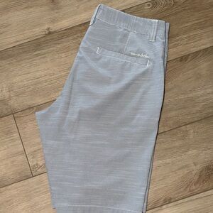 Travis Mathew blue and white  Men's Flat Front Shorts size 32”